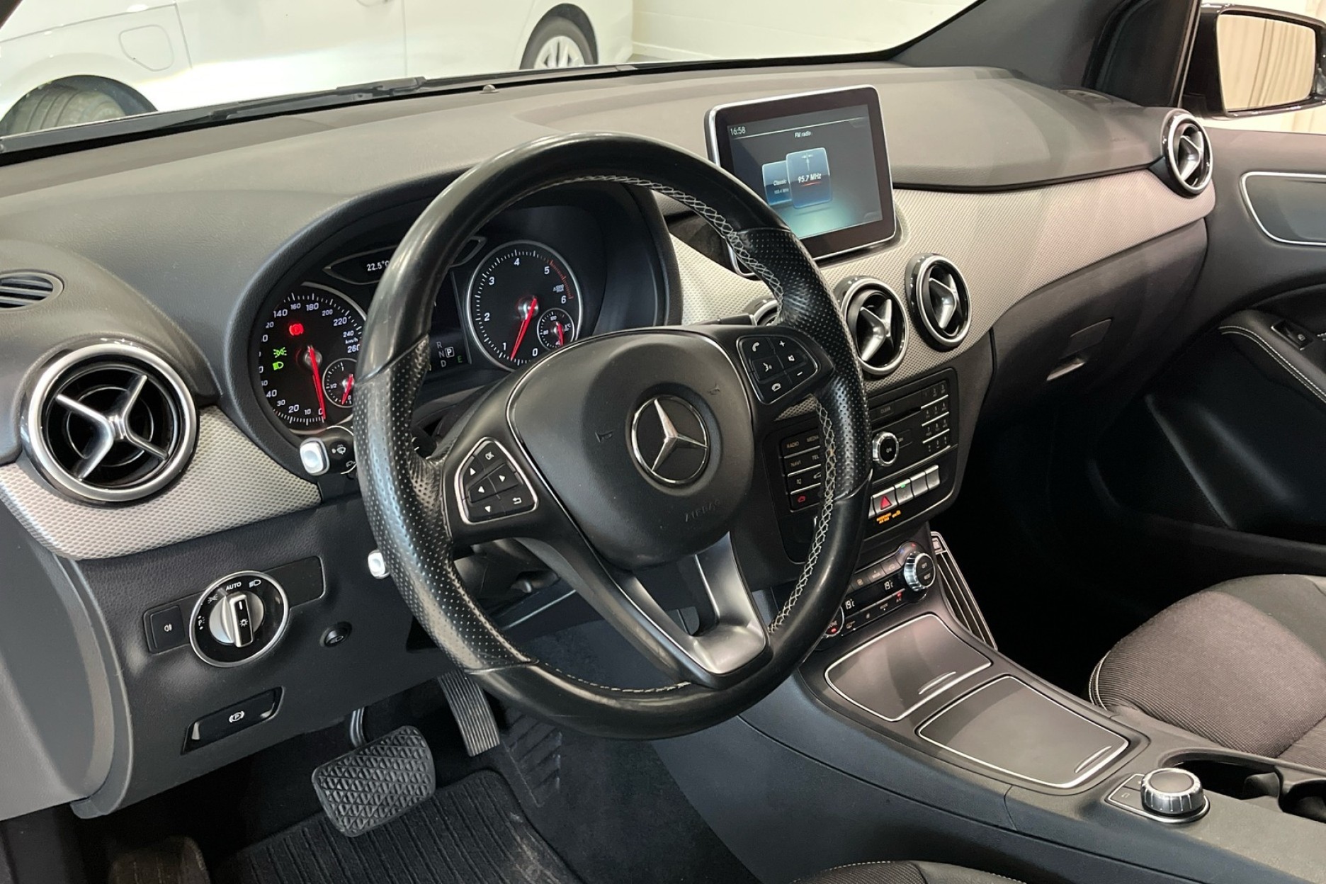 MERCEDES-BENZ B