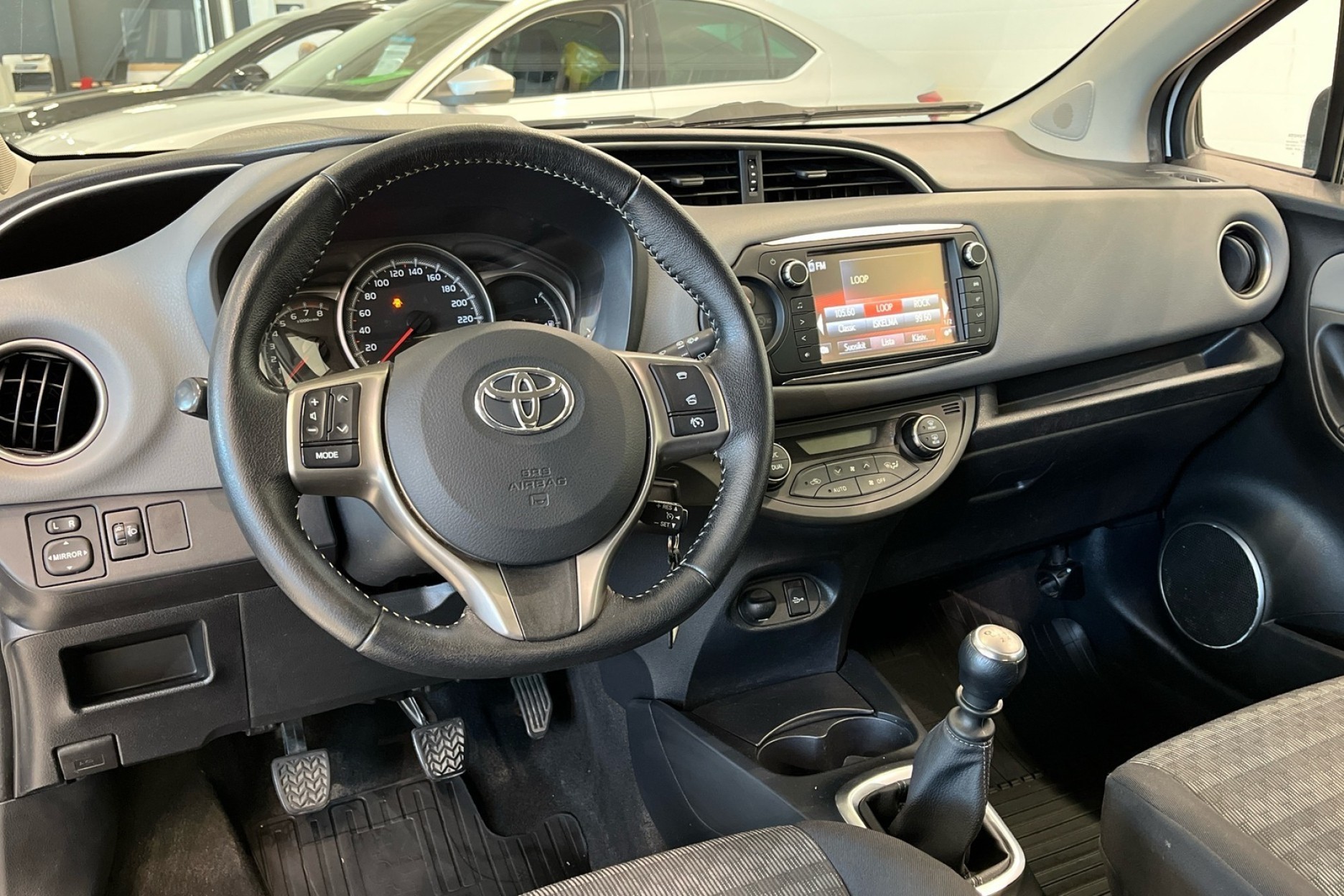 TOYOTA Yaris